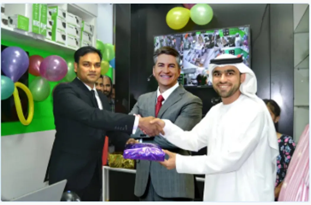 Shan Sahib receiving the award at BizConnect 2026